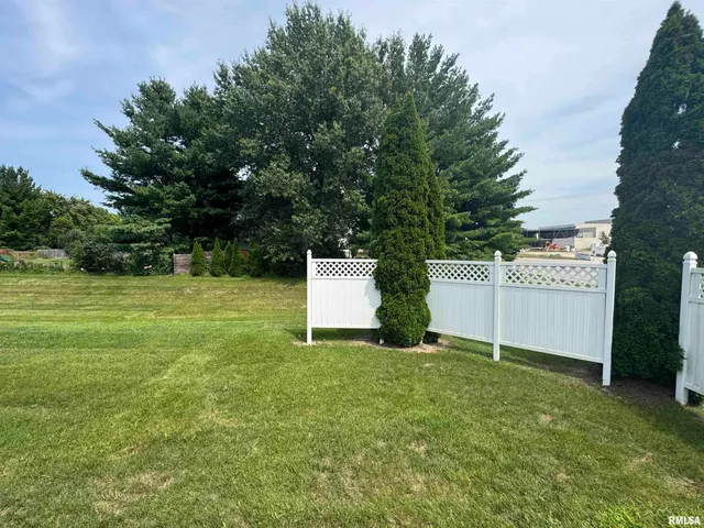 $2,800 | 3011 Belmont Place, Bettendorf, IA 52722