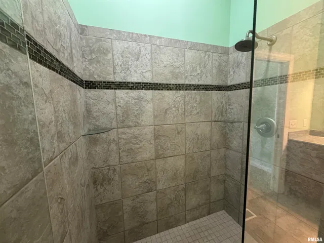 $2,800 | 3011 Belmont Place, Bettendorf, IA 52722