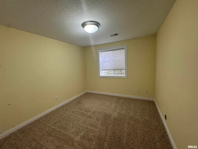 $2,800 | 3011 Belmont Place, Bettendorf, IA 52722