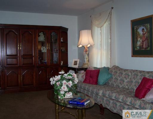 18 Crown Road Somerset, NJ 08873 - Photo 5 of 8 Gallery Image 5