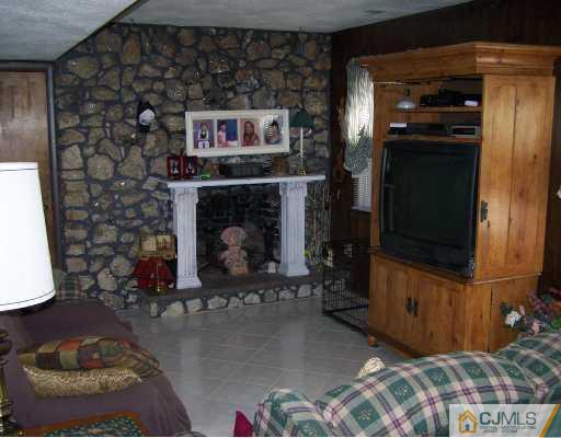 18 Crown Road Somerset, NJ 08873 - Photo 6 of 8 Gallery Image 6