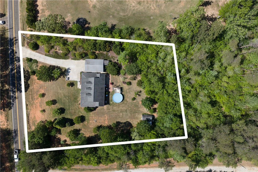 189 Little Choestoea Road Westminster, SC 29693 - Photo 38 of 38 An aerial view showcases the property's expansive lot, including a long driveway and a private pool.