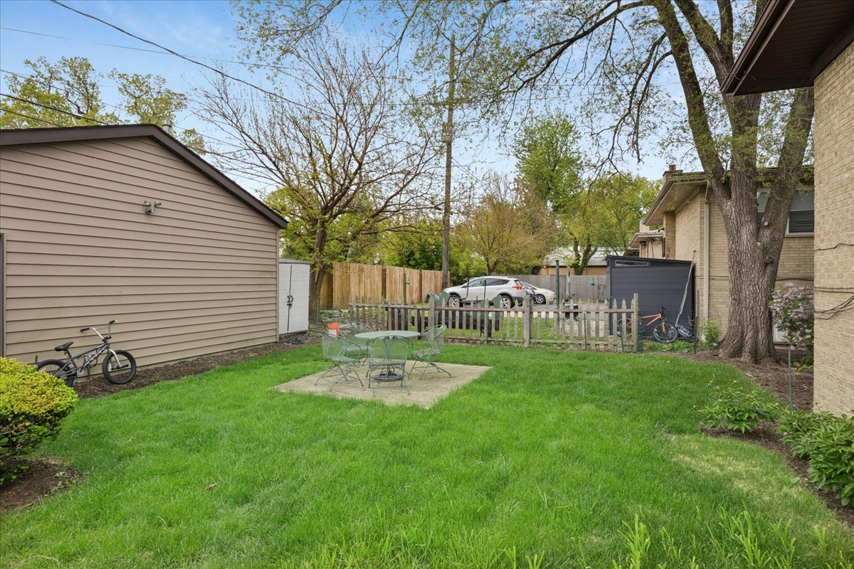 255 East Burlington Street, Unit 1 Riverside, IL 60546 - Photo 4 of 17 a view of a backyard with table and chairs and a tree