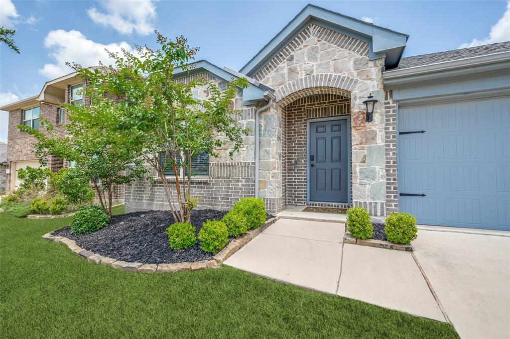 1305 Coyote Ridge Aubrey, TX 76227 - Photo 3 of 33