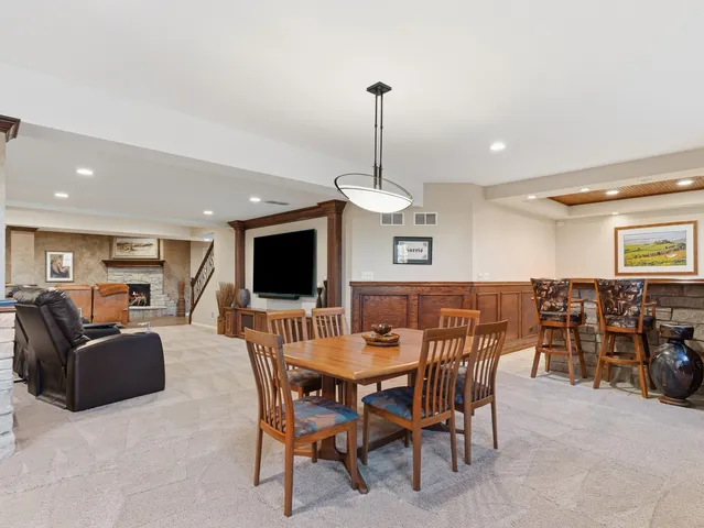 $1,250,000 | 2363 Fawn Lake Circle, Naperville, IL 60564