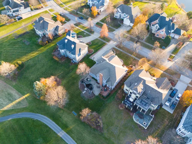 $1,250,000 | 2363 Fawn Lake Circle, Naperville, IL 60564