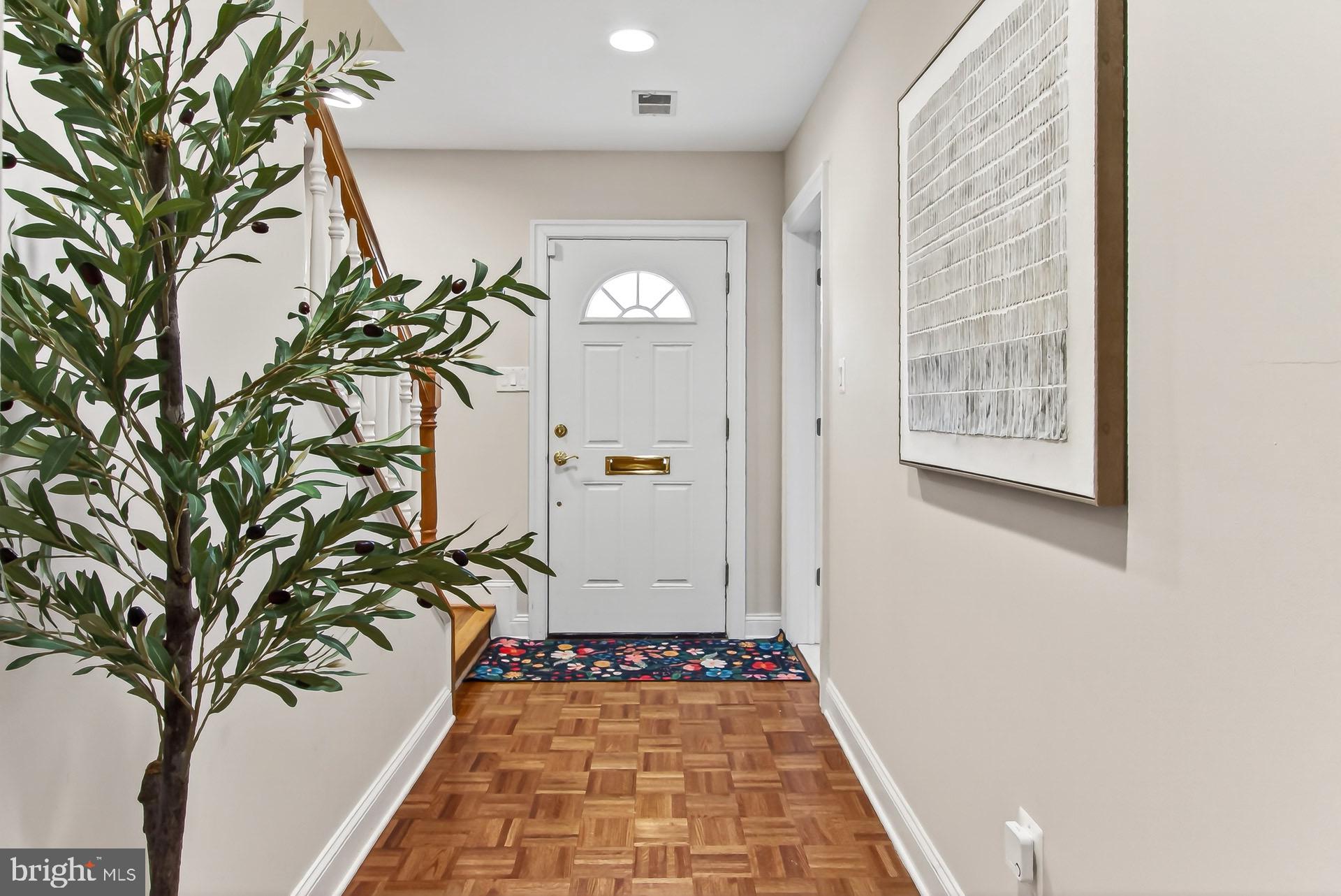 1955 Kirby Road Falls Church, VA 22043 - Photo 4 of 44 Entry foyer