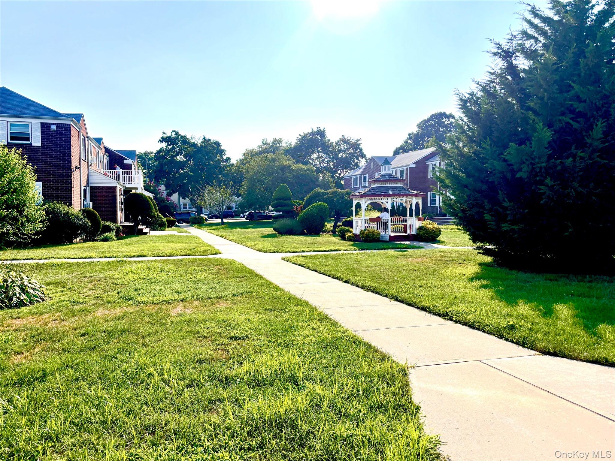 72-29 Little Neck Parkway, Unit 2 Queens, NY 11426 - Photo 24 of 24 a view of a volley ball court