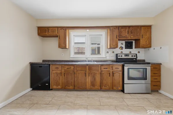 $2,200 | 972 Capitol Avenue, Unit 1, Bridgeport, CT 06606