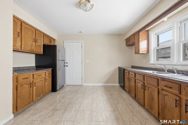 $2,200 | 972 Capitol Avenue, Unit 1, Bridgeport, CT 06606