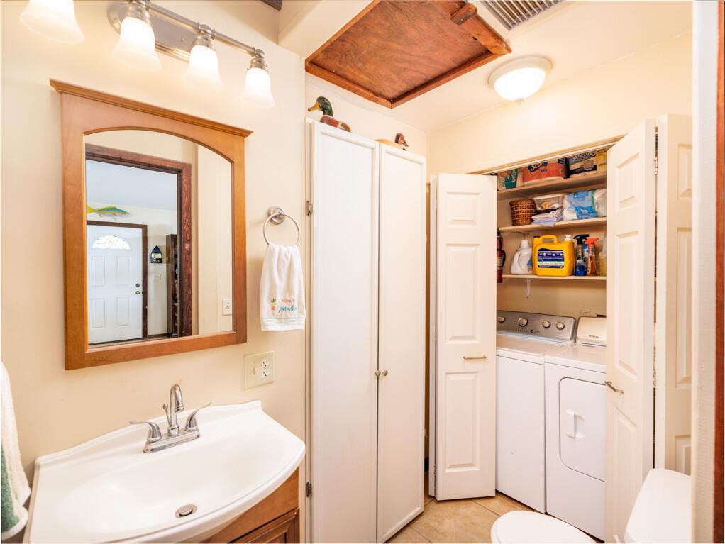 29559 Ranger Avenue Big Pine Key, FL 33043 - Photo 18 of 49 1/2 Guest Bath & Laundry