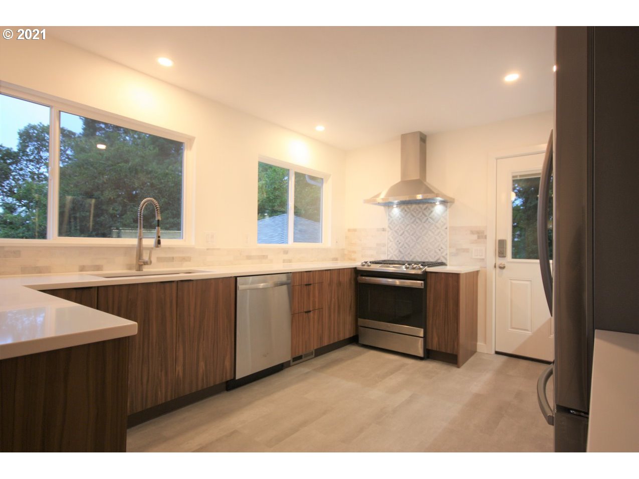 4029 Southwest Altadena Avenue Portland, OR 97239 - Photo 14 of 20 Gallery Image 14