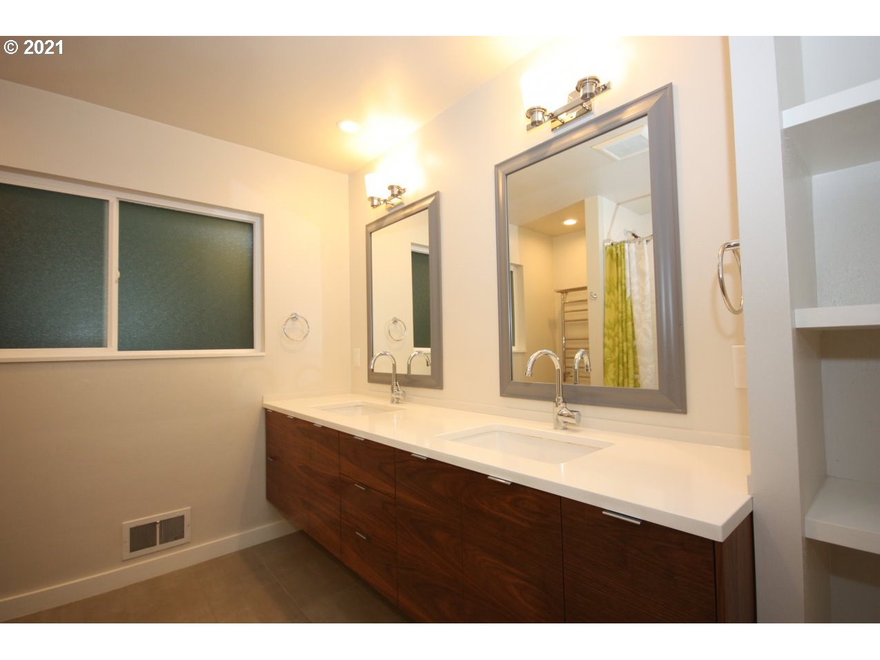 4029 Southwest Altadena Avenue Portland, OR 97239 - Photo 5 of 20 Gallery Image 5