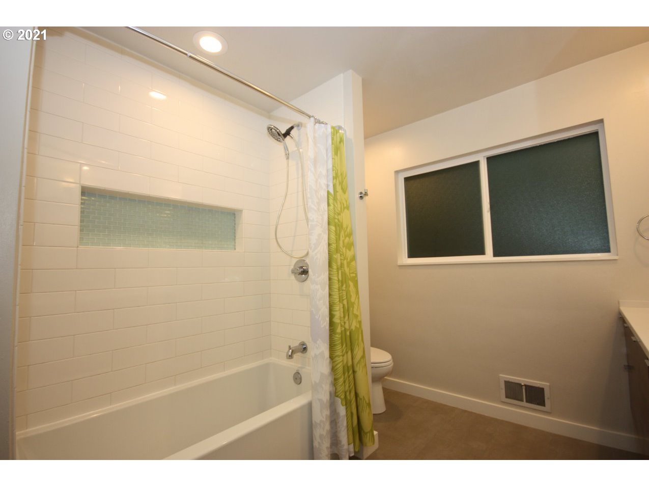 4029 Southwest Altadena Avenue Portland, OR 97239 - Photo 6 of 20 Gallery Image 6