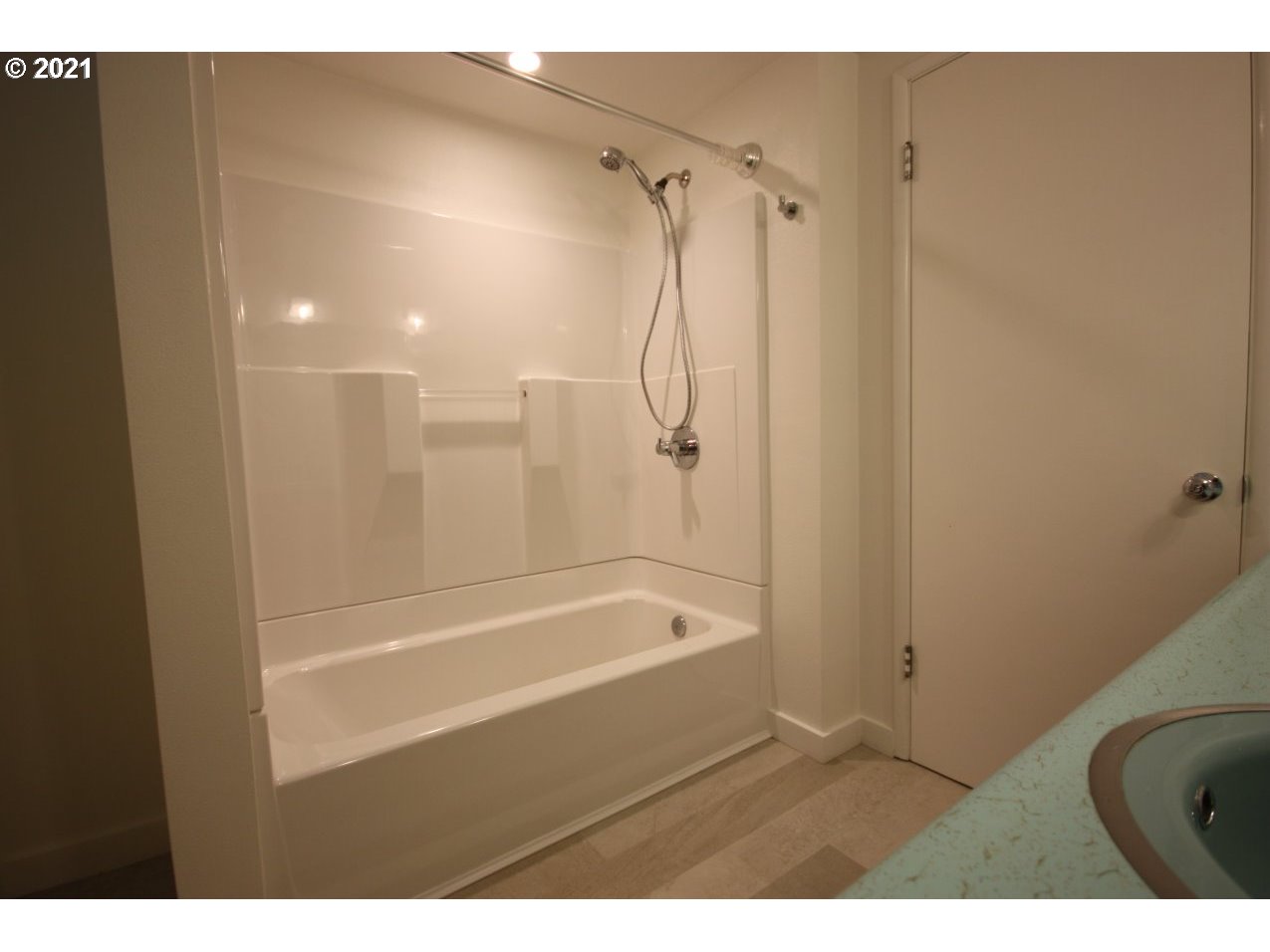 4029 Southwest Altadena Avenue Portland, OR 97239 - Photo 9 of 20 Gallery Image 9