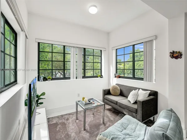 $2,950 | 1901 South Le Jeune Road, Unit 3, Coral Gables, FL 33134