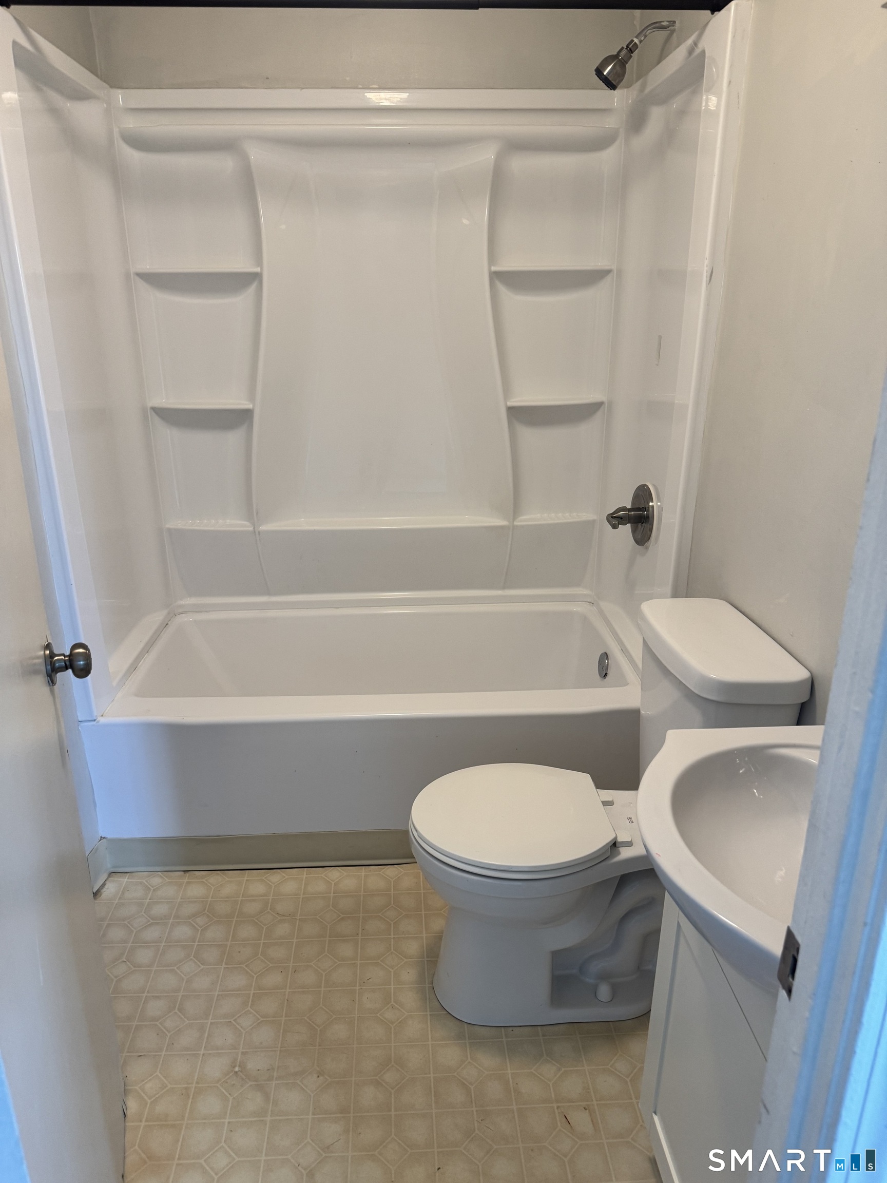 666 Main Street, Unit B3 Middletown, CT 06457 - Photo 4 of 9 Gallery Image 4