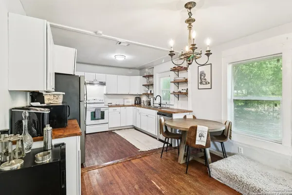 $1,500 | 107 West Gilbert, Falls City, TX 78113