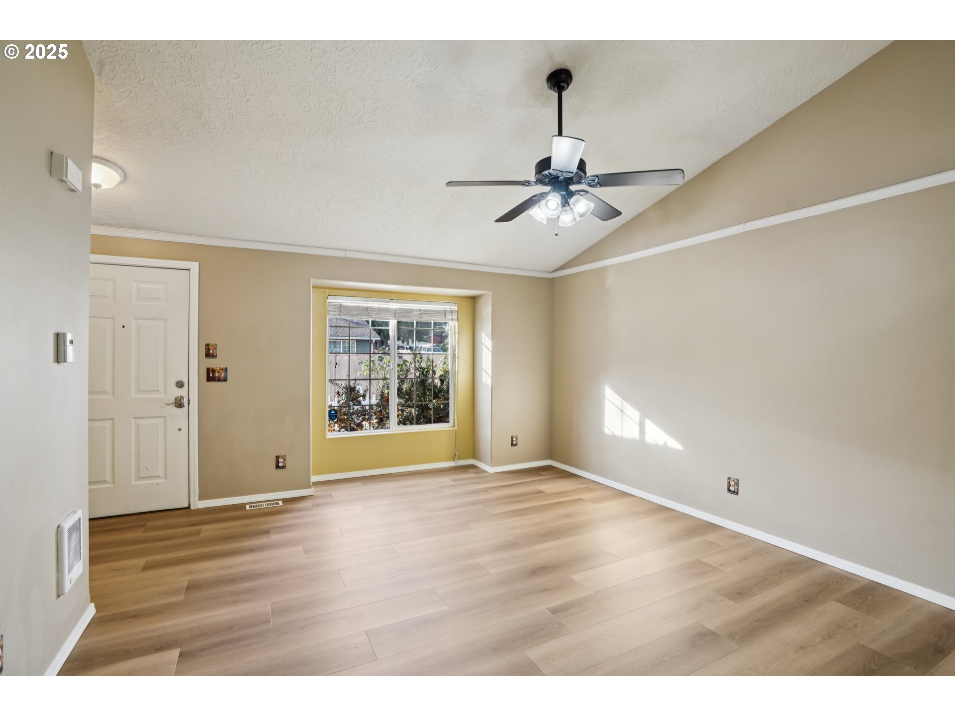 463 Hrubetz Road Southeast Salem, OR 97302 - Photo 5 of 27 Gallery Image 5