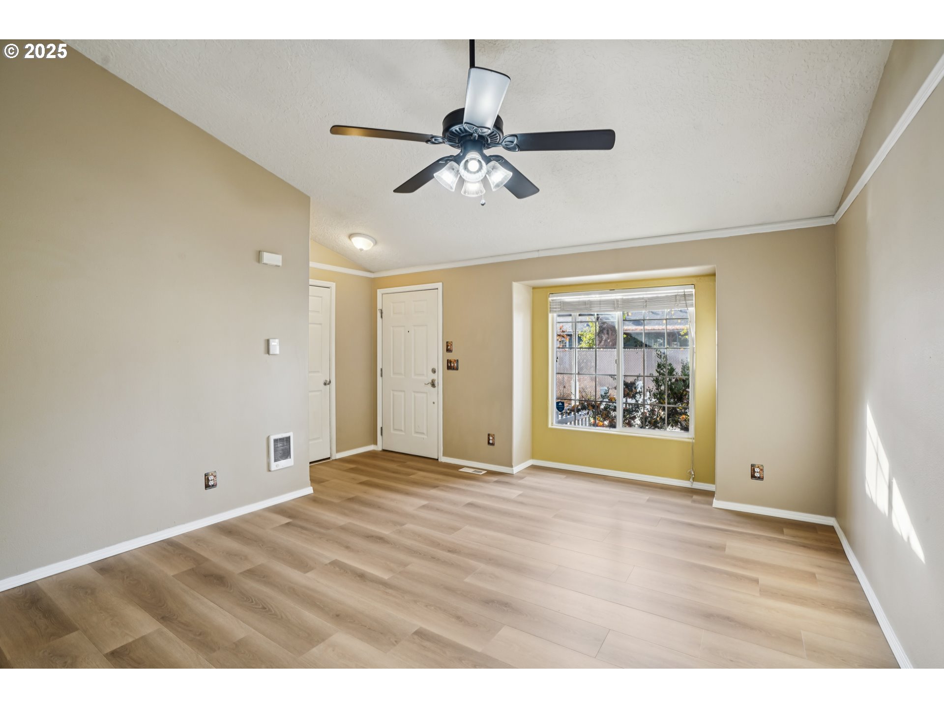 463 Hrubetz Road Southeast Salem, OR 97302 - Photo 6 of 27 Gallery Image 6