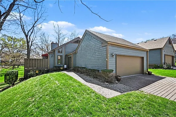 $375,000 | 419 Lakeside Drive, Liberty, MO 64068