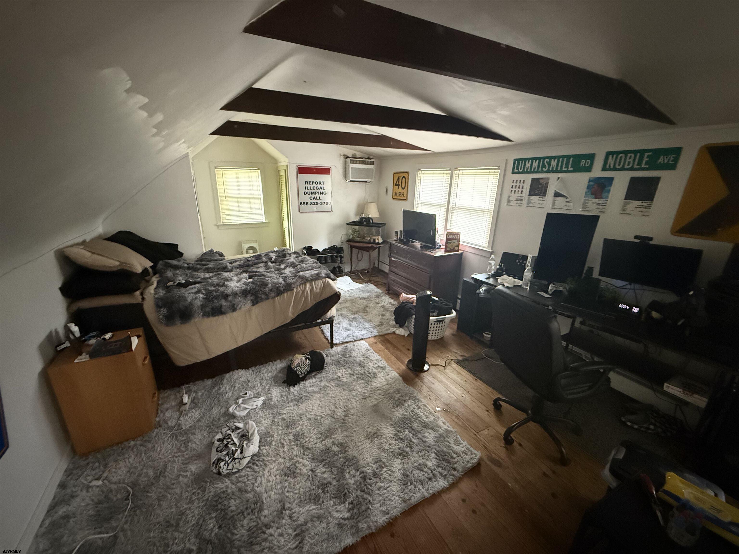 34 Back Neck Road Bridgeton, NJ 08302 - Photo 17 of 38 a living room with furniture and a window