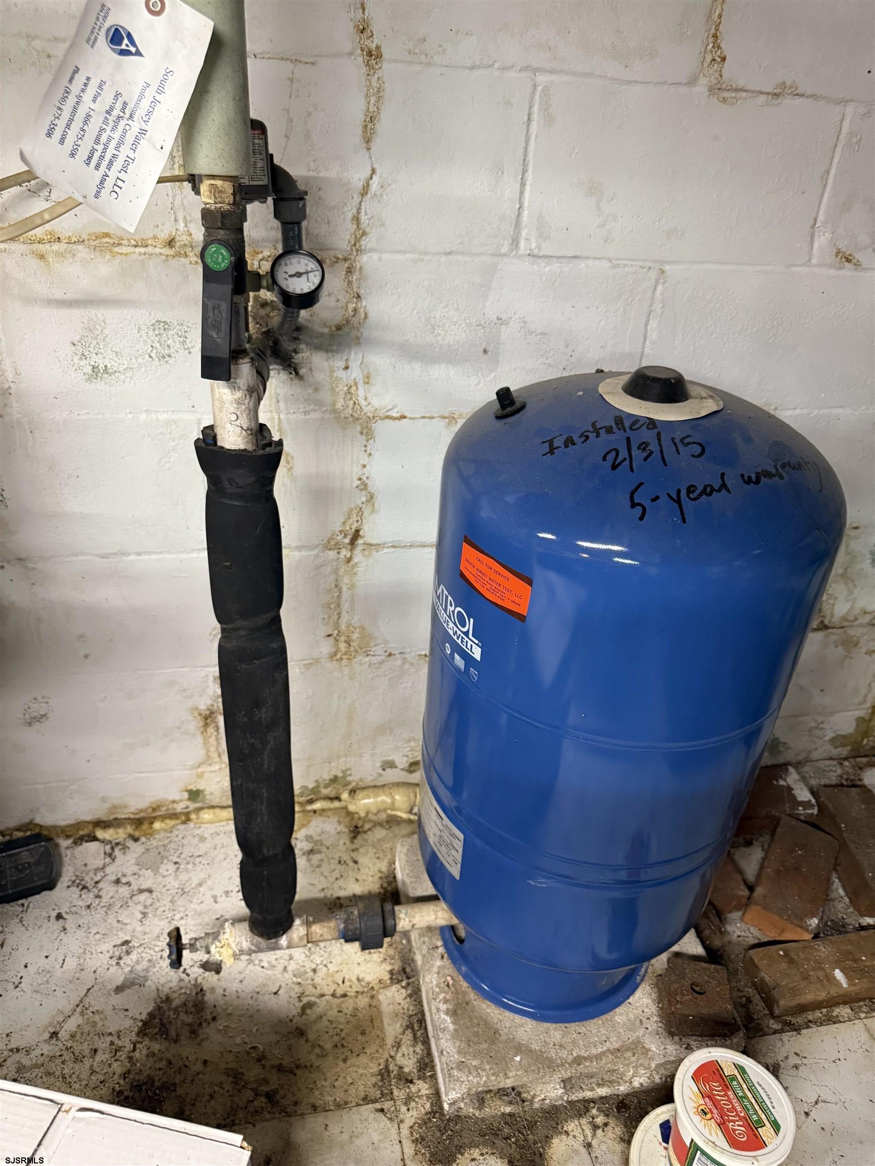 34 Back Neck Road Bridgeton, NJ 08302 - Photo 30 of 38 a vase of flowers sitting on a table