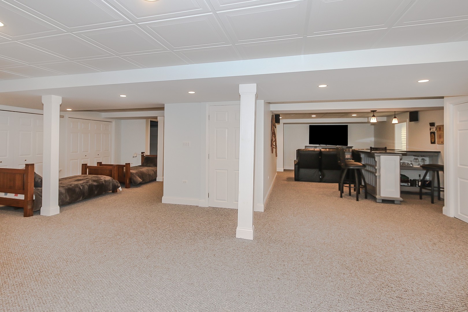 617 West Ruhl Road Palatine, IL 60074 - Photo 36 of 47 a view of a livingroom with furniture and a livingroom