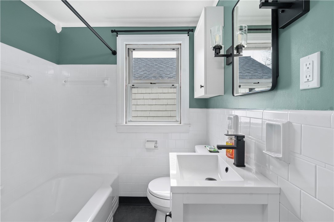 48 Buttonwoods Avenue Warwick, RI 02886 - Photo 11 of 31