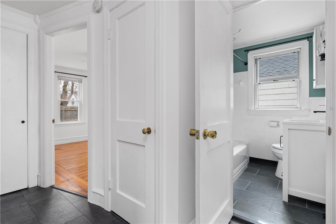 48 Buttonwoods Avenue Warwick, RI 02886 - Photo 14 of 31