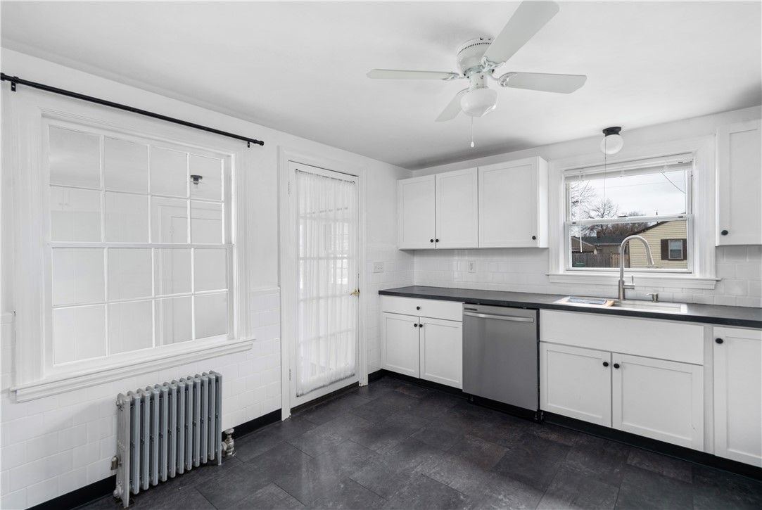 48 Buttonwoods Avenue Warwick, RI 02886 - Photo 7 of 31