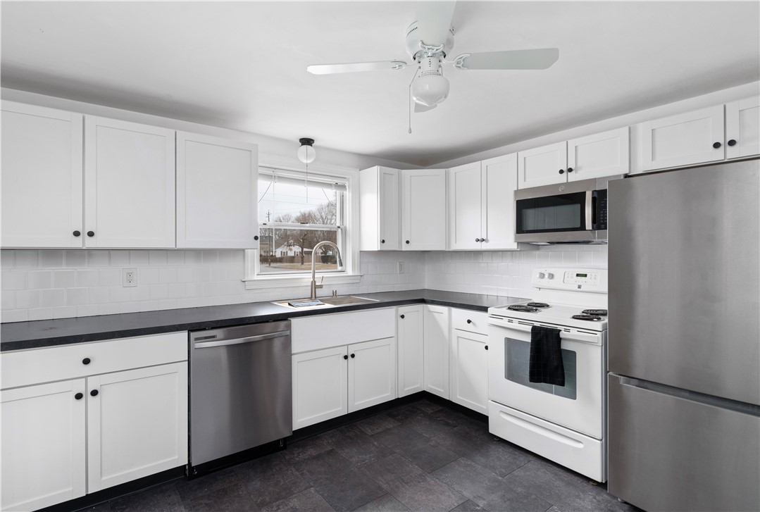 48 Buttonwoods Avenue Warwick, RI 02886 - Photo 8 of 31