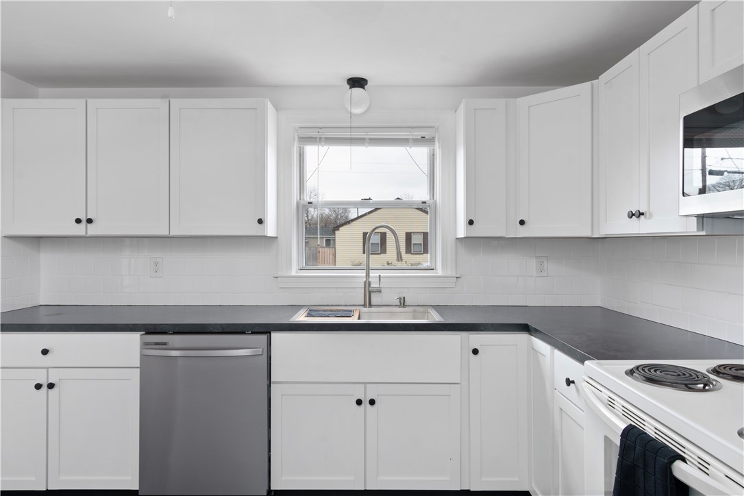 48 Buttonwoods Avenue Warwick, RI 02886 - Photo 9 of 31