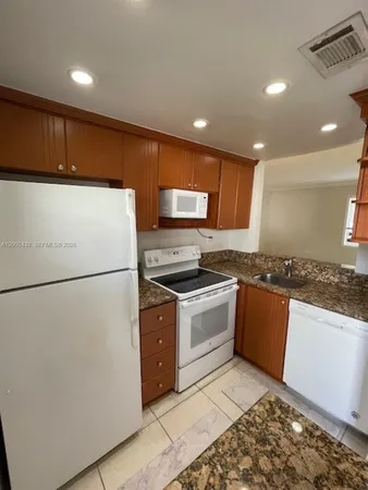 $2,000 | 8601 Southwest 68th Court, Unit 4, Pinecrest, FL 33156