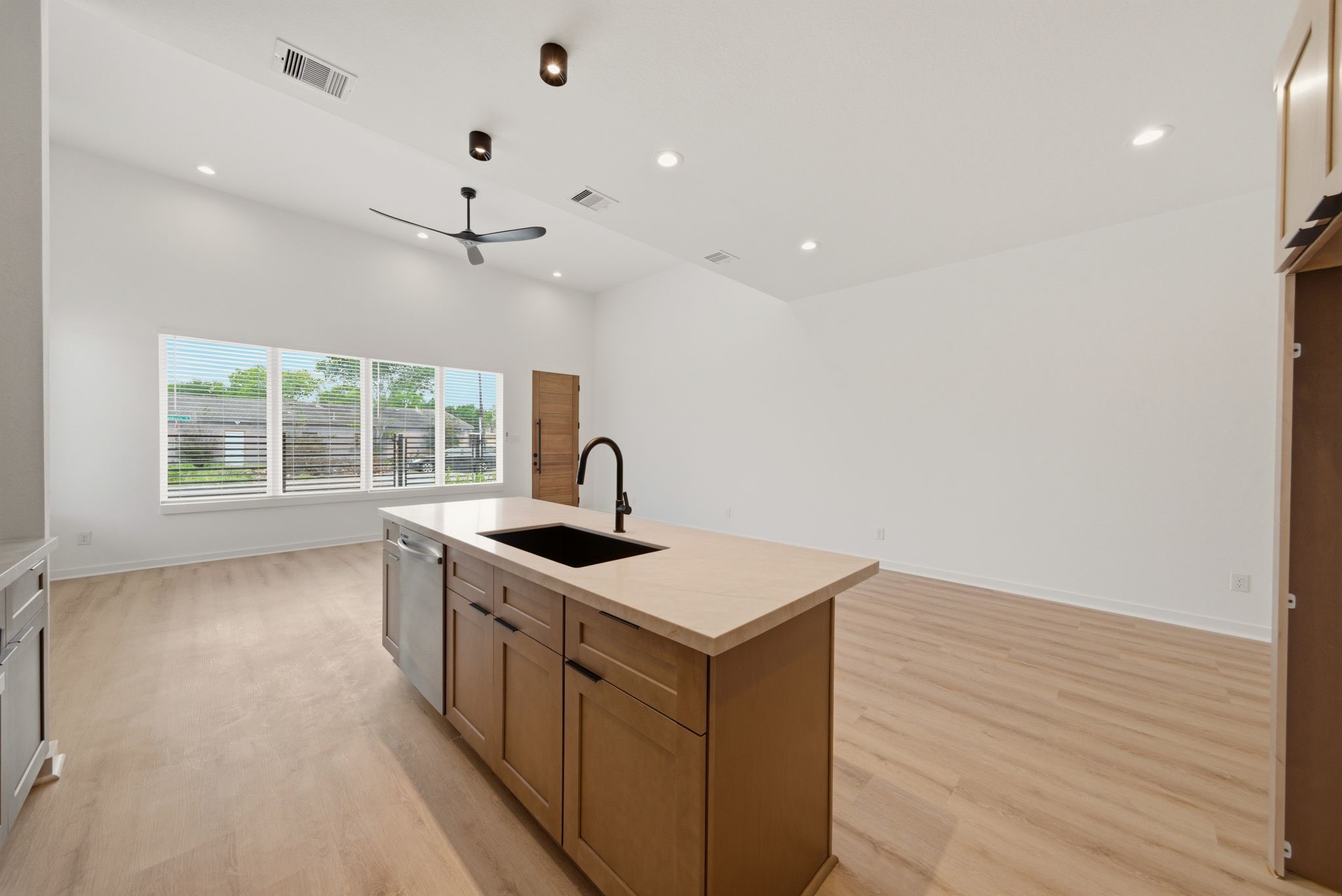 8203 Calhoun Road, Unit A/B Houston, TX 77033 - Photo 17 of 38