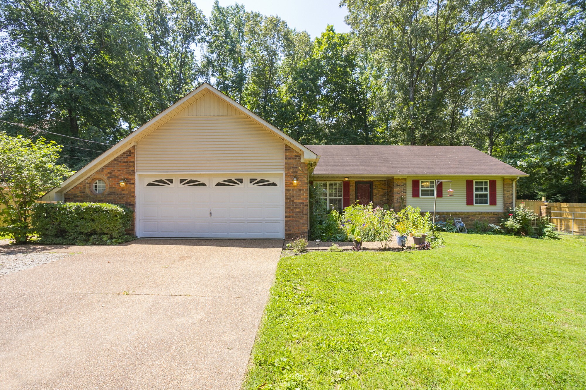 214 Nottingham Road Dickson, TN 37055 - Photo 1 of 26 Gallery Image 1