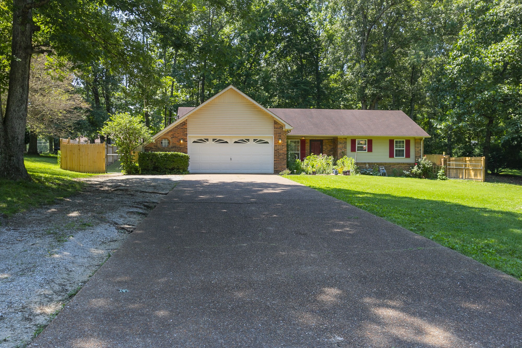 214 Nottingham Road Dickson, TN 37055 - Photo 2 of 26 Gallery Image 2