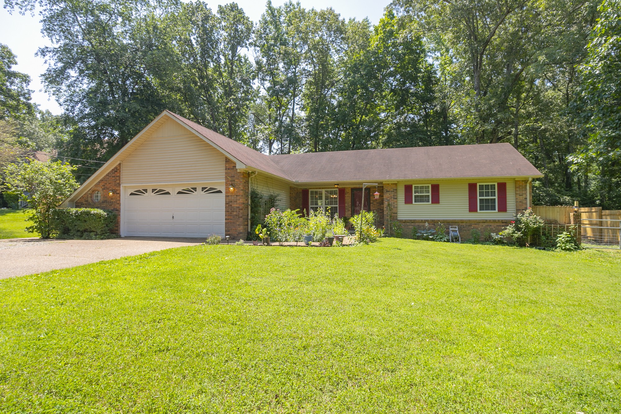 214 Nottingham Road Dickson, TN 37055 - Photo 3 of 26 Gallery Image 3