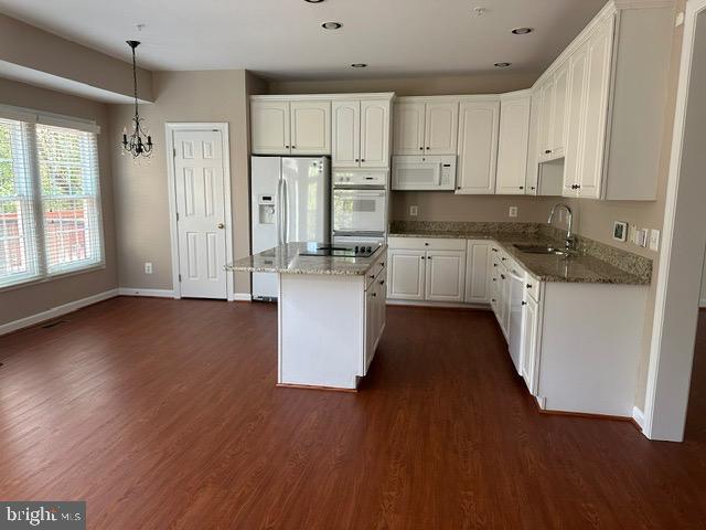 1811 Fallbrook Lane Vienna, VA 22182 - Photo 6 of 36