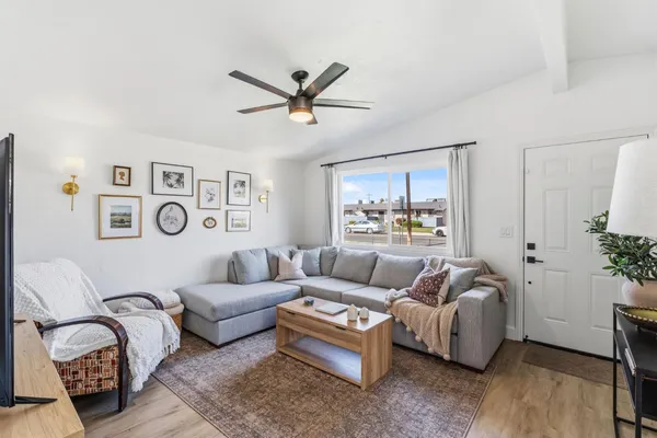 $349,900 | 36 Santa Ana Avenue, Clovis, CA 93612