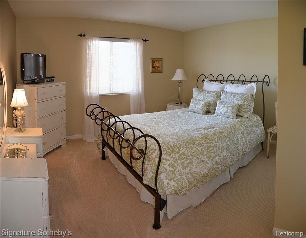 83 Londonderry Lane Rochester, MI 48306 - Photo 15 of 25 2nd Suite