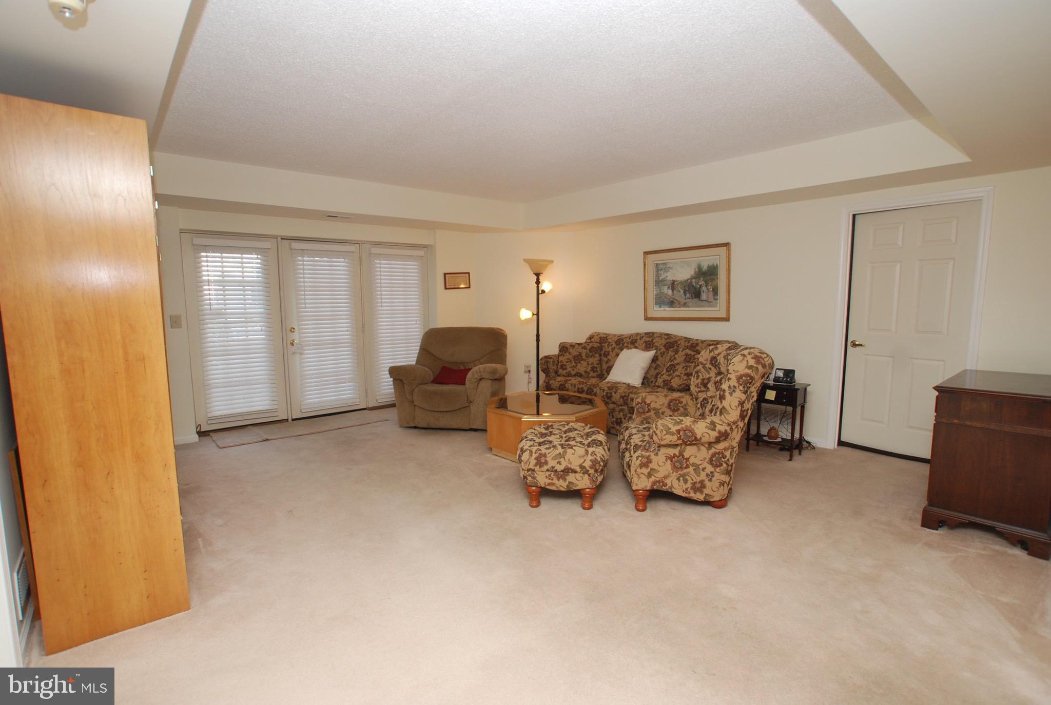 6102 Centennial Station Warminster, PA 18974 - Photo 11 of 36 Living Room