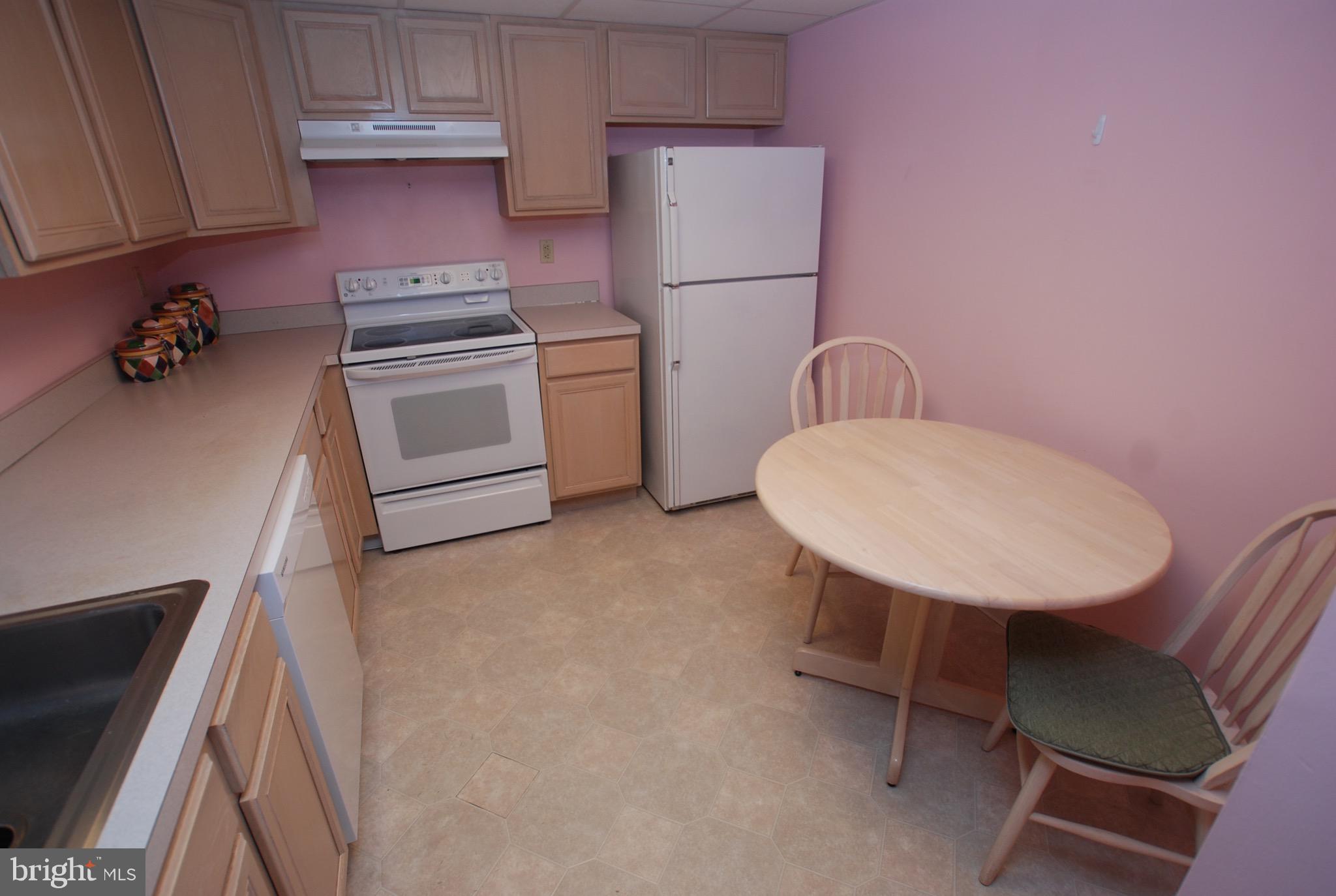 6102 Centennial Station Warminster, PA 18974 - Photo 6 of 36 Eat In Kitchen