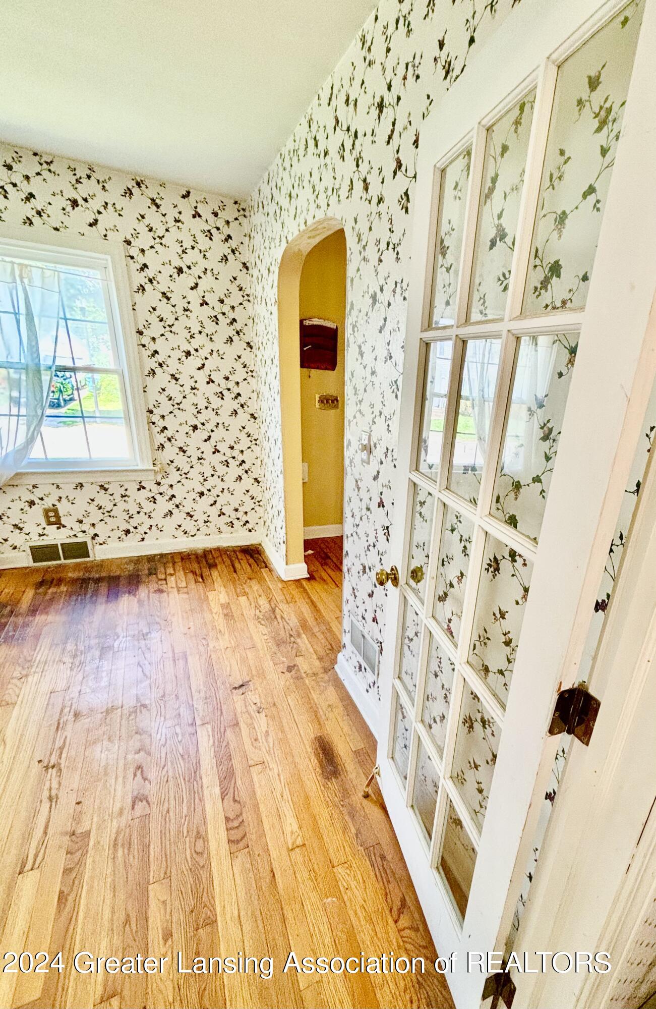 570 Riley Street Lansing, MI 48910 - Photo 16 of 33 IMG_5603