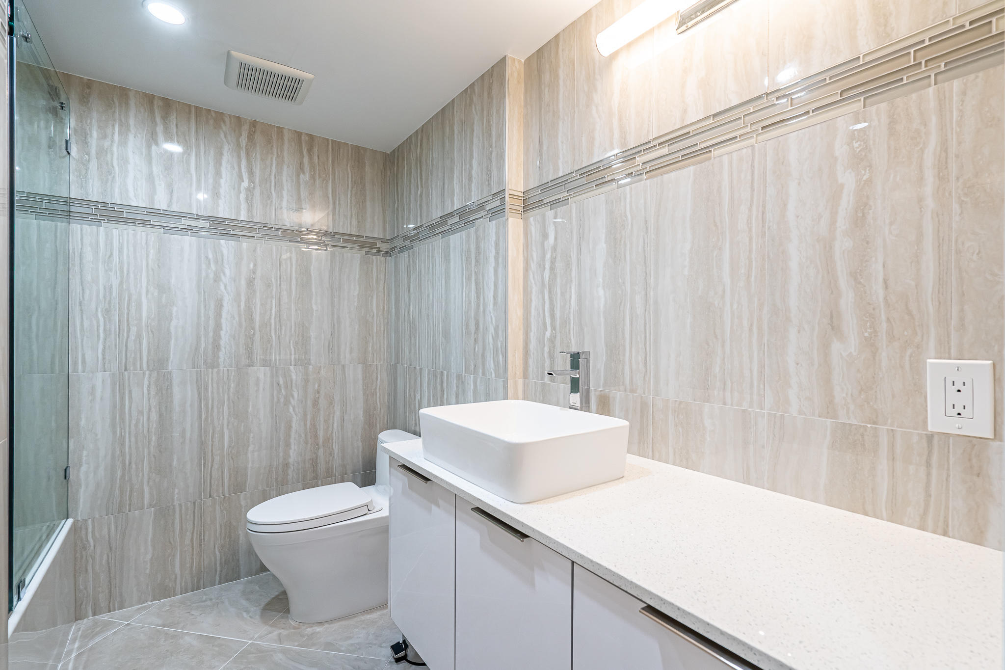950 Ponce De Leon Road, Unit 511 Boca Raton, FL 33432 - Photo 54 of 77 Guest Bathroom