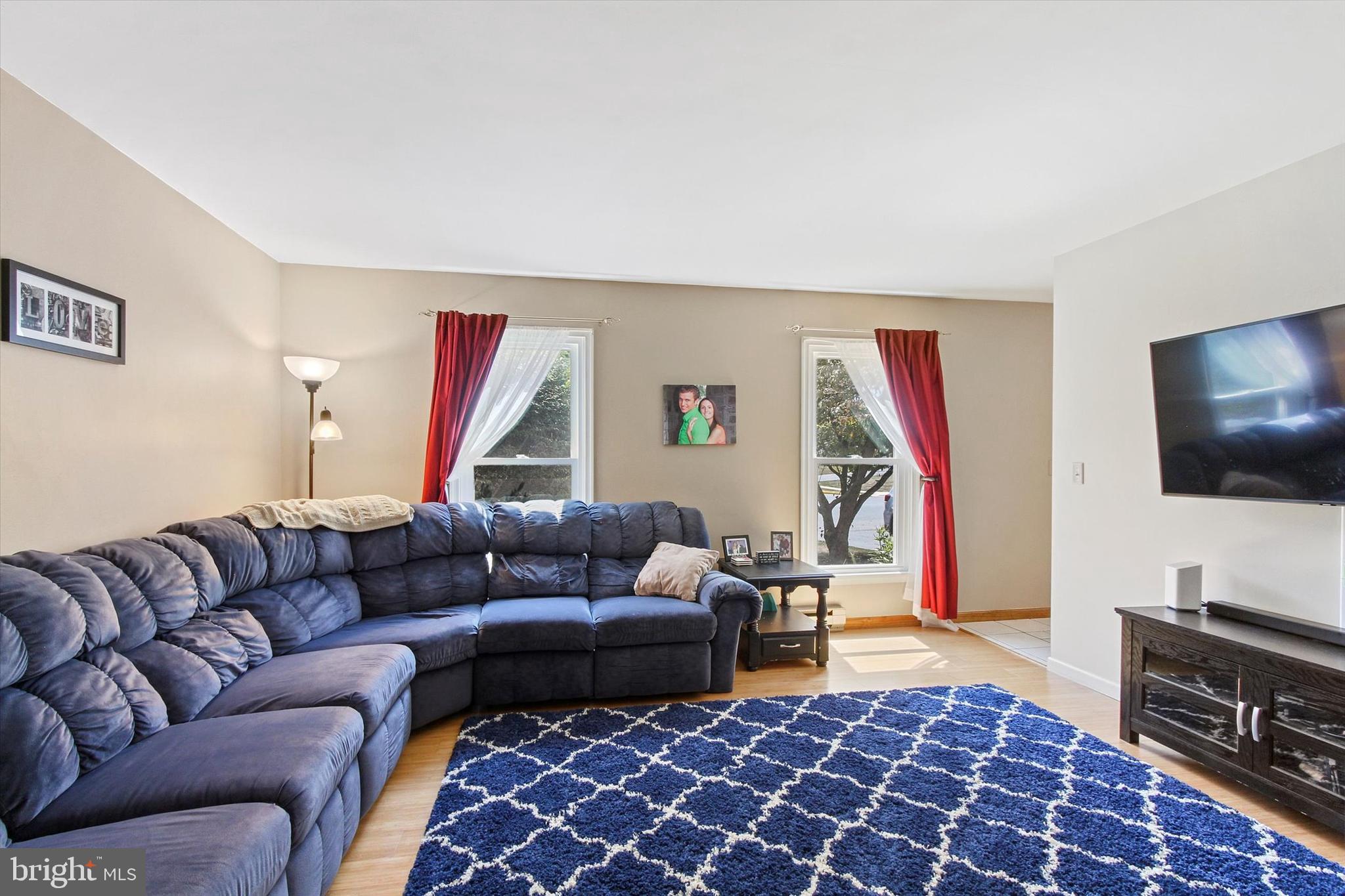 139 Radio Road Elizabethtown, PA 17022 - Photo 2 of 28 Living Room