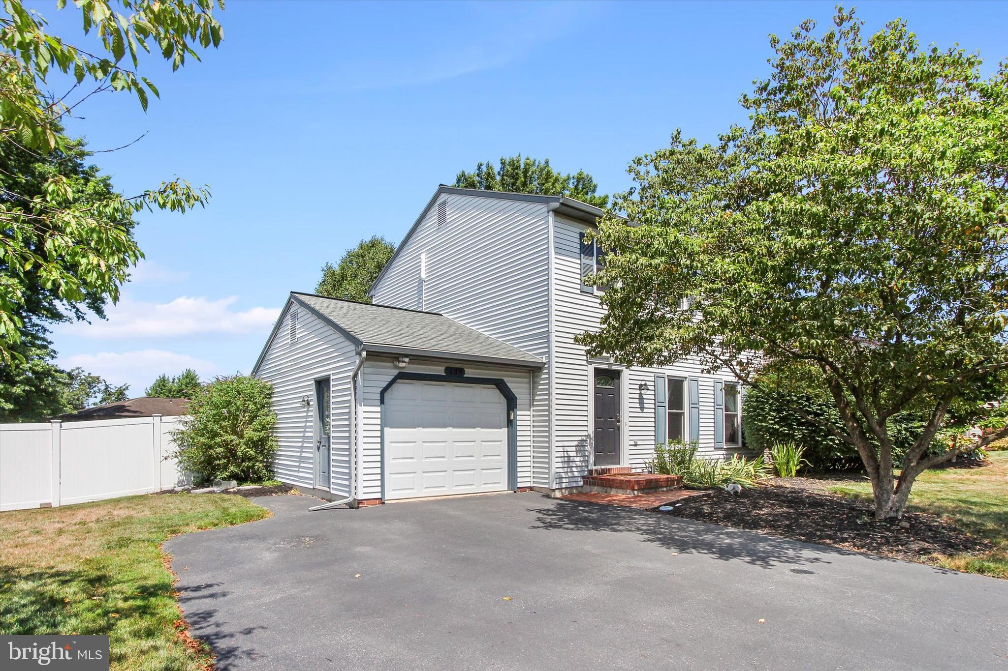 139 Radio Road Elizabethtown, PA 17022 - Photo 28 of 28 Driveway