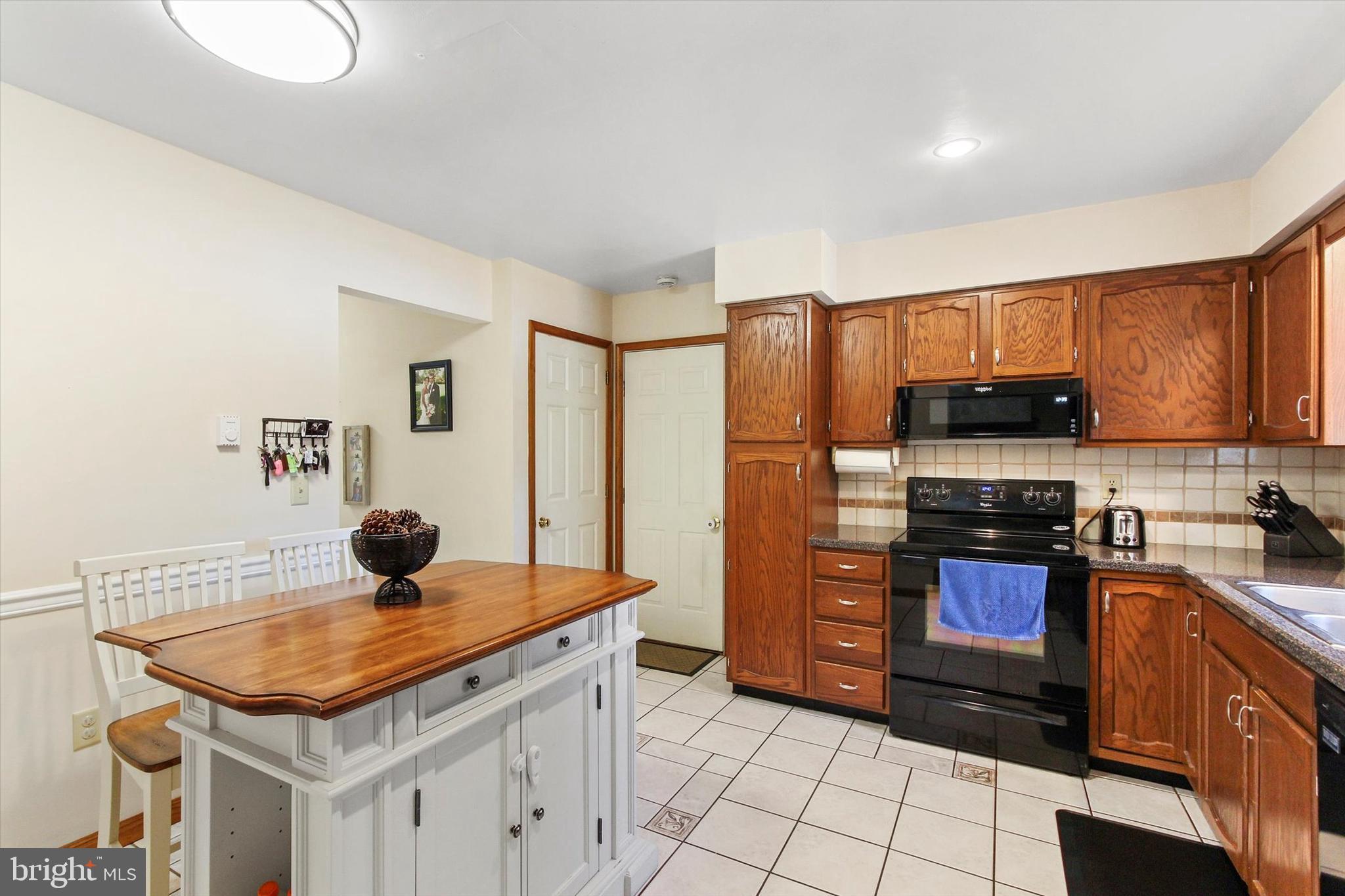 139 Radio Road Elizabethtown, PA 17022 - Photo 6 of 28 Kitchen