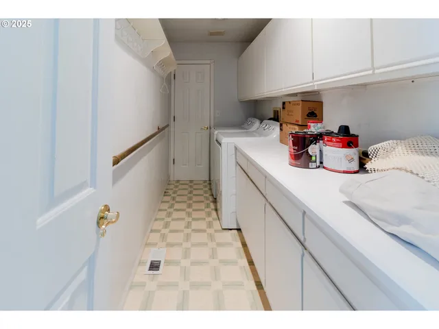 $685,000 | 416 Elmar Drive, Winchester, OR 97495