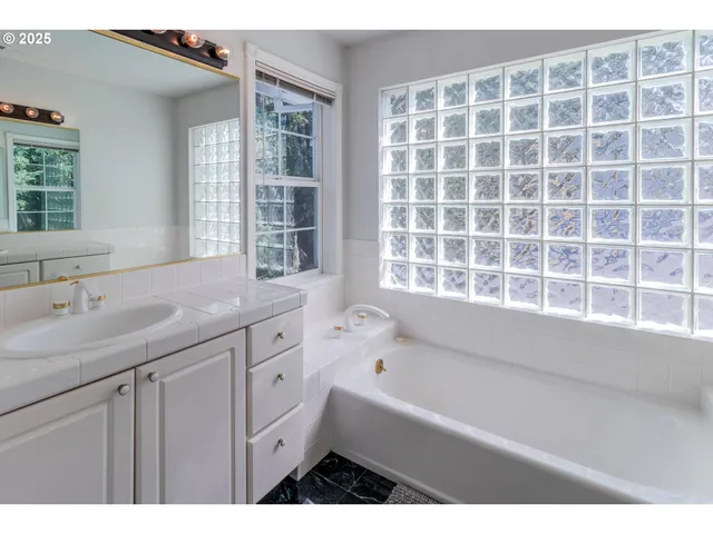 $685,000 | 416 Elmar Drive, Winchester, OR 97495